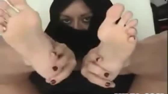 Arab mother gives a foot job point of view